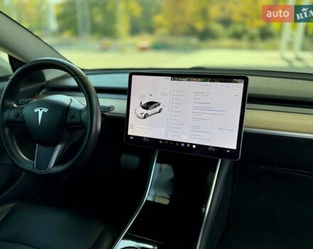 Белый Тесла Модель 3, объемом двигателя 0 л и пробегом 78 тыс. км за 20999 $, фото 25 на Automoto.ua
