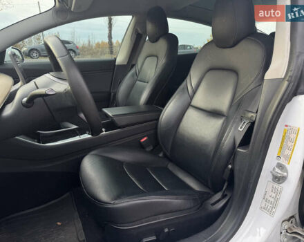 Белый Тесла Модель 3, объемом двигателя 0 л и пробегом 166 тыс. км за 14500 $, фото 19 на Automoto.ua