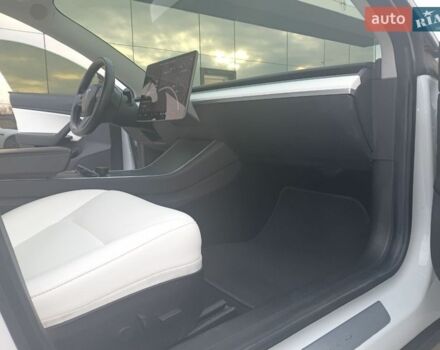 Белый Тесла Модель 3, объемом двигателя 0 л и пробегом 92 тыс. км за 16900 $, фото 19 на Automoto.ua