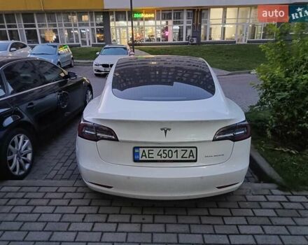 Білий Тесла Модель 3, об'ємом двигуна 0 л та пробігом 87 тис. км за 27000 $, фото 2 на Automoto.ua