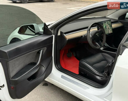 Білий Тесла Модель 3, об'ємом двигуна 0 л та пробігом 139 тис. км за 15700 $, фото 16 на Automoto.ua