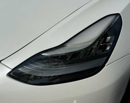 Белый Тесла Модель 3, объемом двигателя 0 л и пробегом 101 тыс. км за 14600 $, фото 7 на Automoto.ua