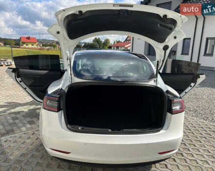 Білий Тесла Модель 3, об'ємом двигуна 0 л та пробігом 98 тис. км за 15500 $, фото 4 на Automoto.ua