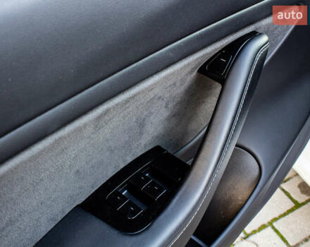 Белый Тесла Модель 3, объемом двигателя 0 л и пробегом 146 тыс. км за 17500 $, фото 44 на Automoto.ua