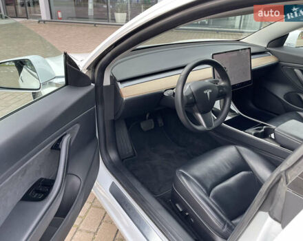 Белый Тесла Модель 3, объемом двигателя 0 л и пробегом 120 тыс. км за 17000 $, фото 29 на Automoto.ua