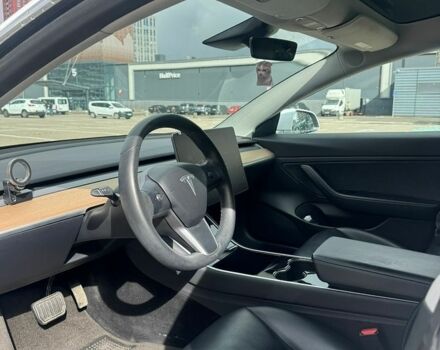 Білий Тесла Модель 3, об'ємом двигуна 0 л та пробігом 100 тис. км за 17600 $, фото 3 на Automoto.ua