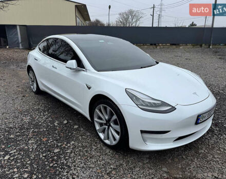 Білий Тесла Модель 3, об'ємом двигуна 0 л та пробігом 64 тис. км за 17500 $, фото 5 на Automoto.ua