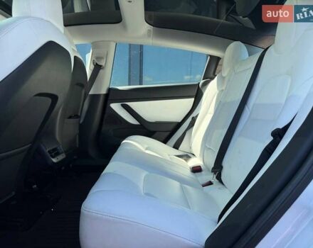 Белый Тесла Модель 3, объемом двигателя 0 л и пробегом 48 тыс. км за 20499 $, фото 34 на Automoto.ua