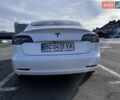 Білий Тесла Модель 3, об'ємом двигуна 0 л та пробігом 124 тис. км за 34900 $, фото 2 на Automoto.ua