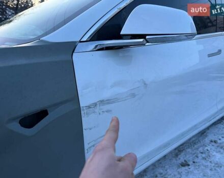 Белый Тесла Модель 3, объемом двигателя 0 л и пробегом 233 тыс. км за 11400 $, фото 5 на Automoto.ua