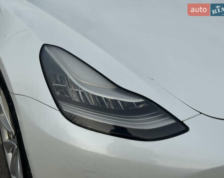 Белый Тесла Модель 3, объемом двигателя 0 л и пробегом 166 тыс. км за 14500 $, фото 3 на Automoto.ua