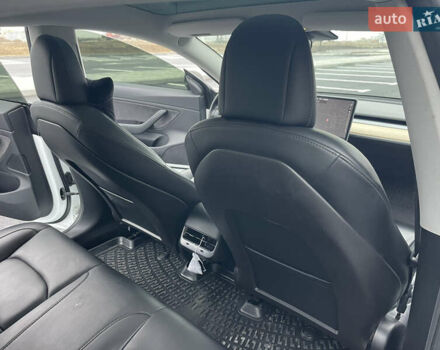 Белый Тесла Модель 3, объемом двигателя 0 л и пробегом 73 тыс. км за 17000 $, фото 37 на Automoto.ua