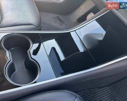 Білий Тесла Модель 3, об'ємом двигуна 0 л та пробігом 92 тис. км за 18600 $, фото 17 на Automoto.ua