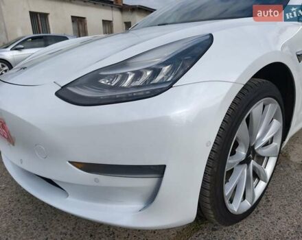 Белый Тесла Модель 3, объемом двигателя 0 л и пробегом 200 тыс. км за 15200 $, фото 40 на Automoto.ua