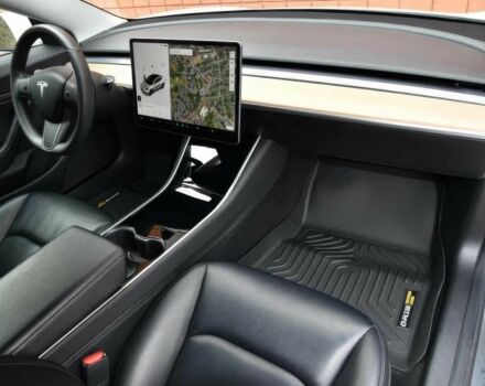 Белый Тесла Модель 3, объемом двигателя 0 л и пробегом 65 тыс. км за 6900 $, фото 8 на Automoto.ua