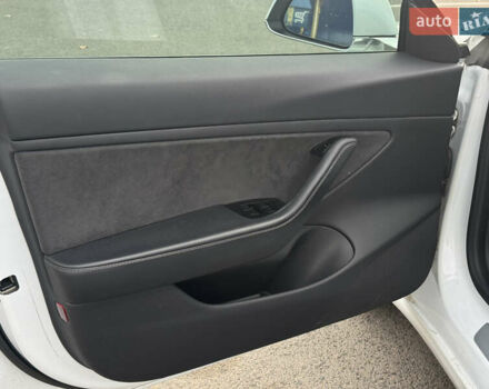 Белый Тесла Модель 3, объемом двигателя 0 л и пробегом 166 тыс. км за 14500 $, фото 17 на Automoto.ua