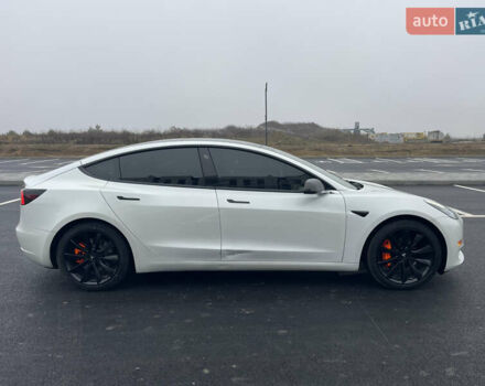 Белый Тесла Модель 3, объемом двигателя 0 л и пробегом 73 тыс. км за 17000 $, фото 10 на Automoto.ua