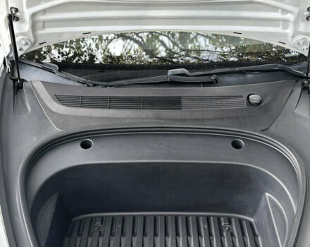 Білий Тесла Модель 3, об'ємом двигуна 0 л та пробігом 114 тис. км за 13950 $, фото 9 на Automoto.ua