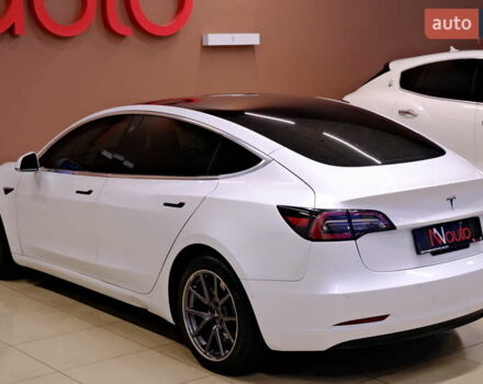 Белый Тесла Модель 3, объемом двигателя 0 л и пробегом 54 тыс. км за 15900 $, фото 15 на Automoto.ua