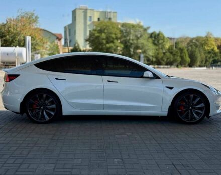 Белый Тесла Модель 3, объемом двигателя 0 л и пробегом 77 тыс. км за 21499 $, фото 3 на Automoto.ua