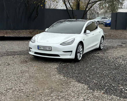 Білий Тесла Модель 3, об'ємом двигуна 0 л та пробігом 64 тис. км за 17500 $, фото 1 на Automoto.ua