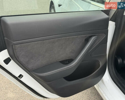 Белый Тесла Модель 3, объемом двигателя 0 л и пробегом 166 тыс. км за 14500 $, фото 22 на Automoto.ua