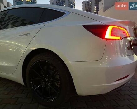 Білий Тесла Модель 3, об'ємом двигуна 0 л та пробігом 151 тис. км за 17300 $, фото 10 на Automoto.ua