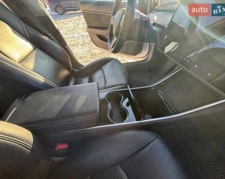 Білий Тесла Модель 3, об'ємом двигуна 0 л та пробігом 92 тис. км за 18600 $, фото 20 на Automoto.ua