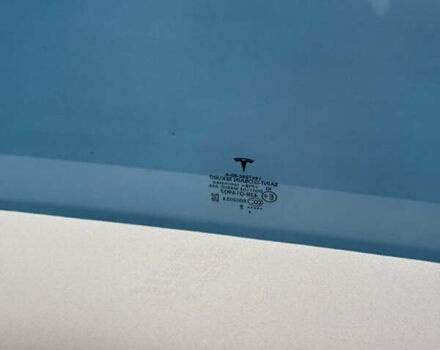 Белый Тесла Модель 3, объемом двигателя 0 л и пробегом 101 тыс. км за 14600 $, фото 46 на Automoto.ua