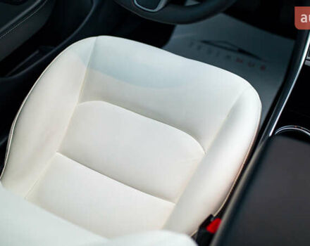 Белый Тесла Модель 3, объемом двигателя 0 л и пробегом 63 тыс. км за 15999 $, фото 46 на Automoto.ua