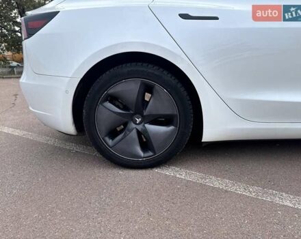 Білий Тесла Модель 3, об'ємом двигуна 0 л та пробігом 80 тис. км за 16500 $, фото 3 на Automoto.ua