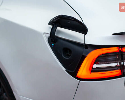 Белый Тесла Модель 3, объемом двигателя 0 л и пробегом 63 тыс. км за 15999 $, фото 18 на Automoto.ua