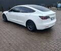 Білий Тесла Модель 3, об'ємом двигуна 0 л та пробігом 65 тис. км за 17700 $, фото 1 на Automoto.ua