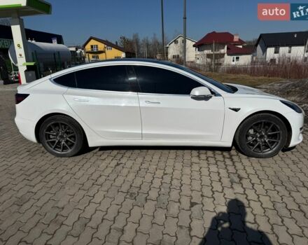 Белый Тесла Модель 3, объемом двигателя 0 л и пробегом 230 тыс. км за 15200 $, фото 4 на Automoto.ua