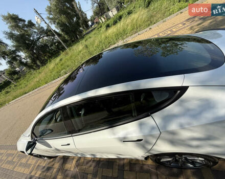 Белый Тесла Модель 3, объемом двигателя 0 л и пробегом 101 тыс. км за 14600 $, фото 48 на Automoto.ua