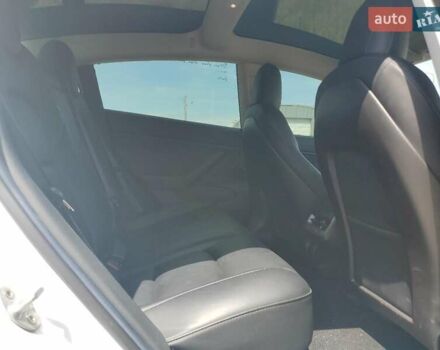 Білий Тесла Модель 3, об'ємом двигуна 0 л та пробігом 75 тис. км за 2900 $, фото 9 на Automoto.ua