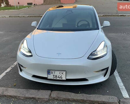 Белый Тесла Модель 3, объемом двигателя 0 л и пробегом 60 тыс. км за 18500 $, фото 1 на Automoto.ua