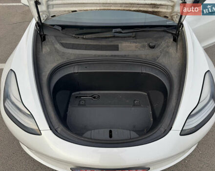 Белый Тесла Модель 3, объемом двигателя 0 л и пробегом 166 тыс. км за 14500 $, фото 33 на Automoto.ua