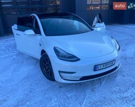 Білий Тесла Модель 3, об'ємом двигуна 0 л та пробігом 111 тис. км за 13700 $, фото 1 на Automoto.ua