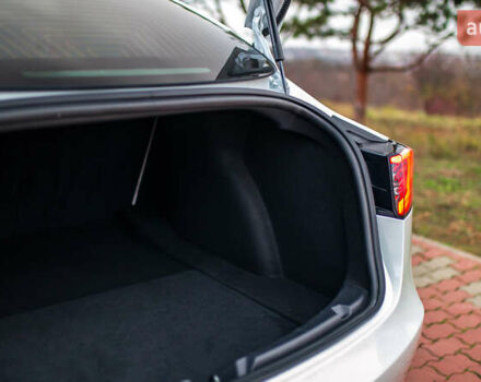 Белый Тесла Модель 3, объемом двигателя 0 л и пробегом 63 тыс. км за 15999 $, фото 23 на Automoto.ua