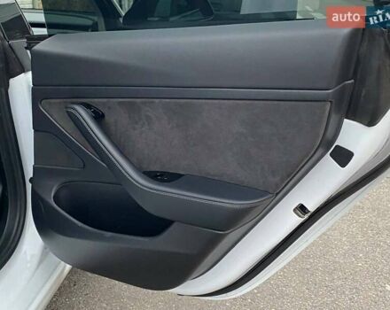 Білий Тесла Модель 3, об'ємом двигуна 0 л та пробігом 130 тис. км за 17200 $, фото 21 на Automoto.ua