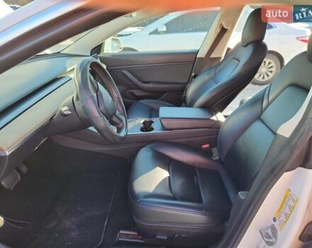 Белый Тесла Модель 3, объемом двигателя 0 л и пробегом 56 тыс. км за 6600 $, фото 7 на Automoto.ua