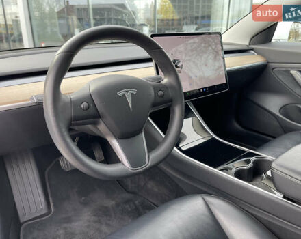 Белый Тесла Модель 3, объемом двигателя 0 л и пробегом 120 тыс. км за 17000 $, фото 33 на Automoto.ua