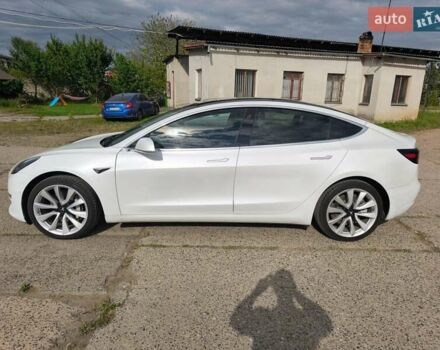 Белый Тесла Модель 3, объемом двигателя 0 л и пробегом 200 тыс. км за 15200 $, фото 6 на Automoto.ua