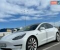 Белый Тесла Модель 3, объемом двигателя 0 л и пробегом 77 тыс. км за 19899 $, фото 4 на Automoto.ua