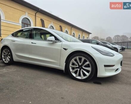 Белый Тесла Модель 3, объемом двигателя 0 л и пробегом 83 тыс. км за 17500 $, фото 9 на Automoto.ua