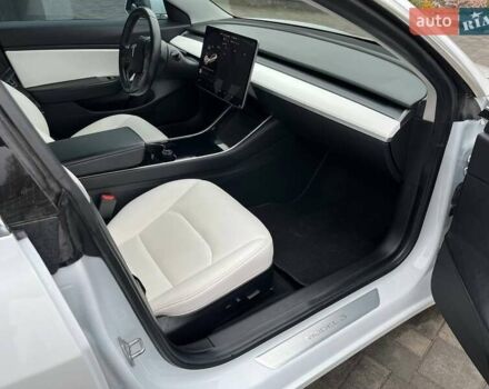 Белый Тесла Модель 3, объемом двигателя 0 л и пробегом 100 тыс. км за 18400 $, фото 10 на Automoto.ua