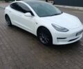 Білий Тесла Модель 3, об'ємом двигуна 0 л та пробігом 65 тис. км за 17700 $, фото 1 на Automoto.ua