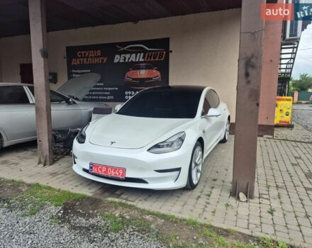 Білий Тесла Модель 3, об'ємом двигуна 0 л та пробігом 122 тис. км за 16800 $, фото 4 на Automoto.ua