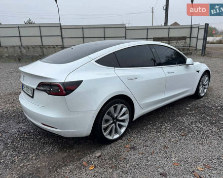 Білий Тесла Модель 3, об'ємом двигуна 0 л та пробігом 64 тис. км за 17500 $, фото 10 на Automoto.ua